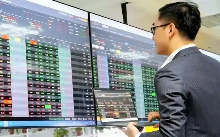 Proposal to impose a 20% tax on income from the sale of unlisted shares.