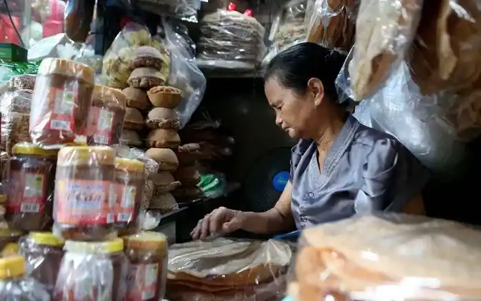 Businesses with annual revenue under 500 million VND are not required to use electronic invoices.